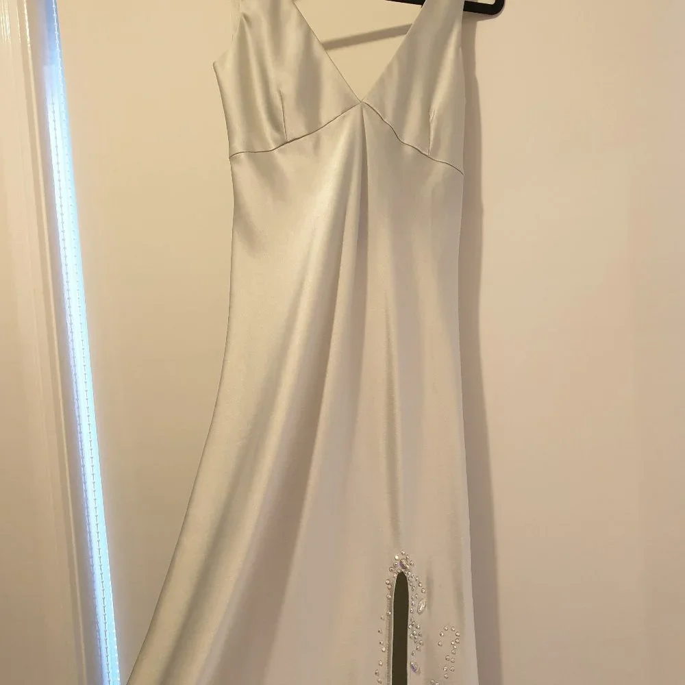 Matthew Eager in shimmery pale green - Size 8 - Picture 3 of 11